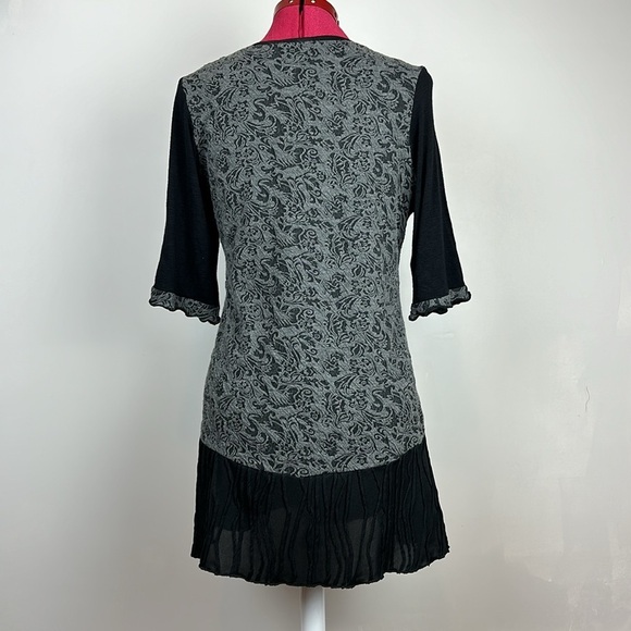 Carole Tremblay jaquard dress with 3/4 lenth sleeves - Picture 4 of 7